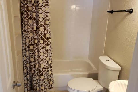 Townhouse in Casselberry, Florida 4 bedrooms, 168.52 sq.m. № 2155920 - photo 4