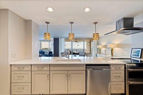 Copropriété à vendre à Tampa, Floride: 2 chambres, 170.48 m2 № 2302296 - photo 11