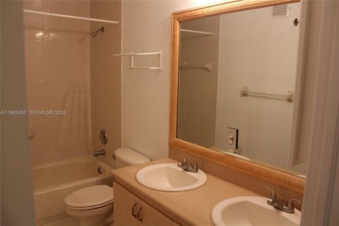 Touwnhouse à vendre à Miramar, Floride: 4 chambres, 188.78 m2 № 2025832 - photo 17