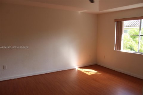 Touwnhouse à vendre à Miramar, Floride: 4 chambres, 188.78 m2 № 2025832 - photo 9