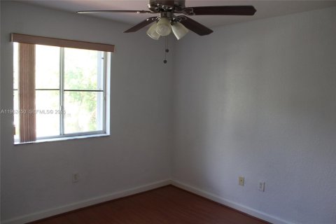 Touwnhouse à vendre à Miramar, Floride: 4 chambres, 188.78 m2 № 2025832 - photo 16