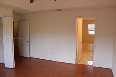 Touwnhouse à vendre à Miramar, Floride: 4 chambres, 188.78 m2 № 2025832 - photo 11