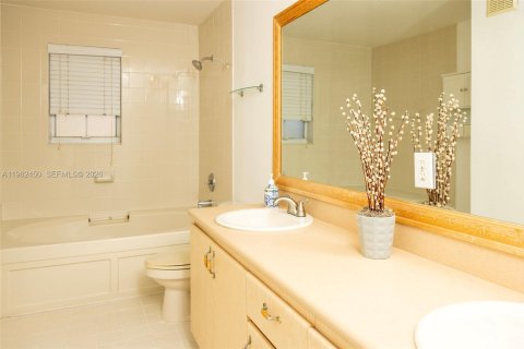 Купить таунхаус в Мирамар, Флорида 4 спальни, 188.78м2, № 2025832 - фото 27