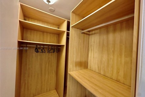 Купить виллу или дом в Уилтон-Мэнорс, Флорида 3 спальни, 187.94м2, № 2154270 - фото 16