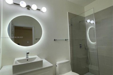 House in Hialeah, Florida 3 bedrooms, 143.53 sq.m. № 1701491 - photo 17
