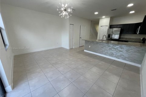 House in Hialeah, Florida 3 bedrooms, 143.53 sq.m. № 1701491 - photo 5