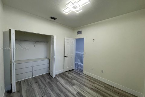 House in Hialeah, Florida 3 bedrooms, 143.53 sq.m. № 1701491 - photo 21