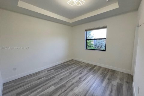 House in Hialeah, Florida 3 bedrooms, 143.53 sq.m. № 1701491 - photo 15