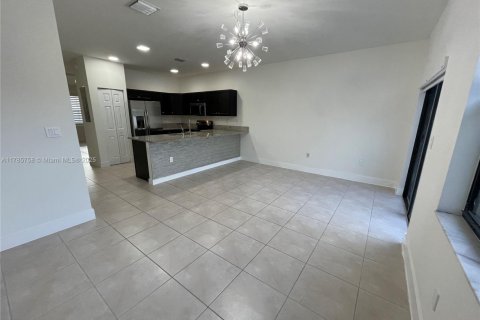 House in Hialeah, Florida 3 bedrooms, 143.53 sq.m. № 1701491 - photo 7