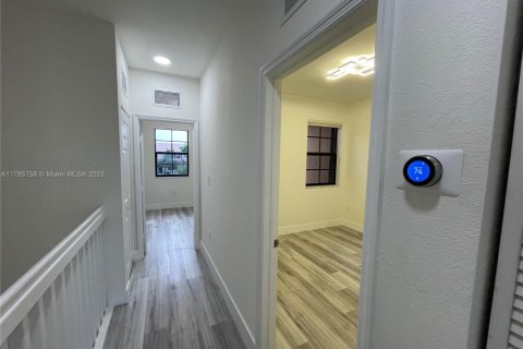 House in Hialeah, Florida 3 bedrooms, 143.53 sq.m. № 1701491 - photo 19