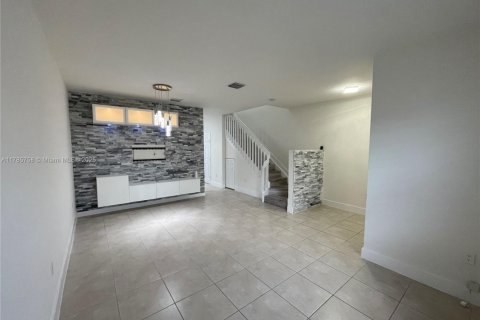 House in Hialeah, Florida 3 bedrooms, 143.53 sq.m. № 1701491 - photo 9