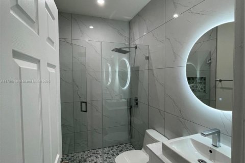 House in Hialeah, Florida 3 bedrooms, 143.53 sq.m. № 1701491 - photo 24