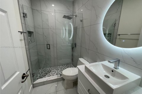 House in Hialeah, Florida 3 bedrooms, 143.53 sq.m. № 1701491 - photo 1