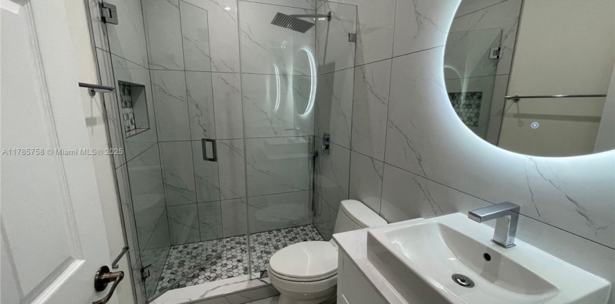 House in Hialeah, Florida 3 bedrooms, 143.53 sq.m. № 1701491