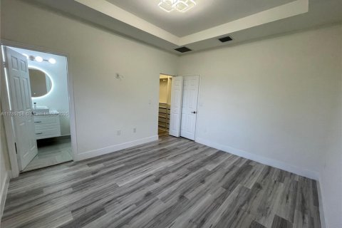 House in Hialeah, Florida 3 bedrooms, 143.53 sq.m. № 1701491 - photo 16