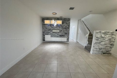 House in Hialeah, Florida 3 bedrooms, 143.53 sq.m. № 1701491 - photo 10