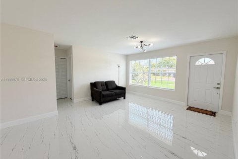 Casa en venta en Lauderhill, Florida, 3 dormitorios, 133.31 m2 № 2057383 - foto 13