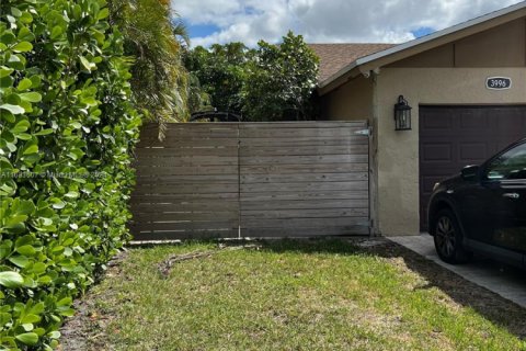 Villa ou maison à vendre à Deerfield Beach, Floride: 3 chambres, 162.49 m2 № 1812091 - photo 4
