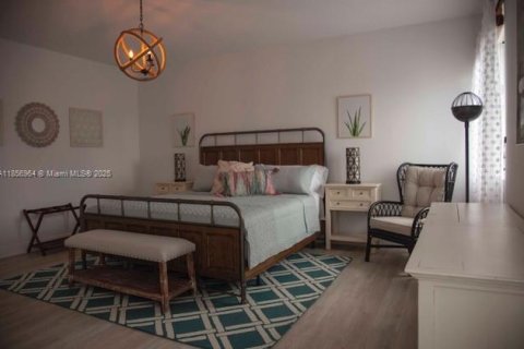 Villa ou maison à vendre à Miami, Floride: 6 chambres, 269.51 m2 № 1985723 - photo 13