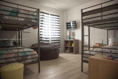 Villa ou maison à vendre à Miami, Floride: 6 chambres, 269.51 m2 № 1985723 - photo 16