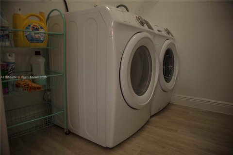 Villa ou maison à vendre à Miami, Floride: 6 chambres, 269.51 m2 № 1985723 - photo 18