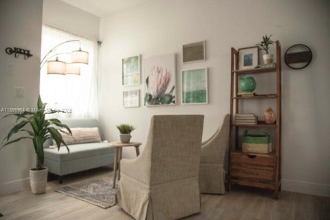 Villa ou maison à vendre à Miami, Floride: 6 chambres, 269.51 m2 № 1985723 - photo 4