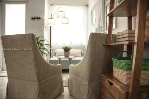 Villa ou maison à vendre à Miami, Floride: 6 chambres, 269.51 m2 № 1985723 - photo 3