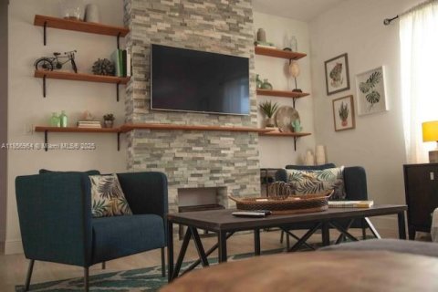 Villa ou maison à vendre à Miami, Floride: 6 chambres, 269.51 m2 № 1985723 - photo 8