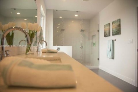 Villa ou maison à vendre à Miami, Floride: 6 chambres, 269.51 m2 № 1985723 - photo 12