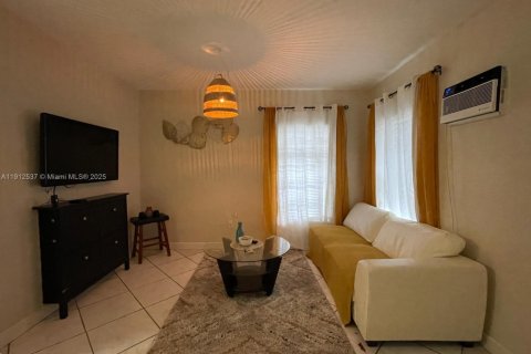 Casa en alquiler en Miami, Florida, 1 dormitorio, 110.09 m2 № 2015641 - foto 4