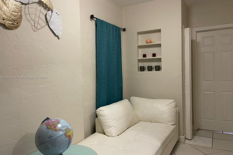 Casa en alquiler en Miami, Florida, 1 dormitorio, 110.09 m2 № 2015641 - foto 6
