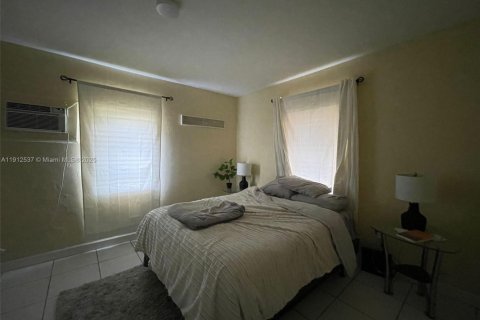 Casa en alquiler en Miami, Florida, 1 dormitorio, 110.09 m2 № 2015641 - foto 2