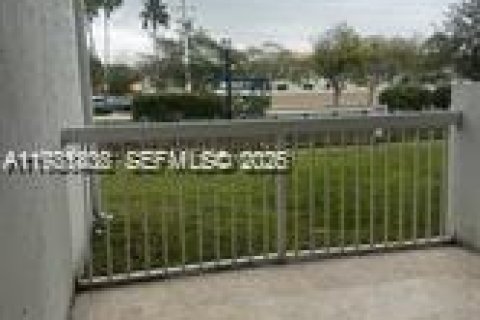 Copropriété à louer à Doral, Floride: 2 chambres, 102.66 m2 № 2043027 - photo 10