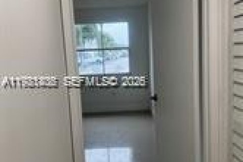 Copropriété à louer à Doral, Floride: 2 chambres, 102.66 m2 № 2043027 - photo 4