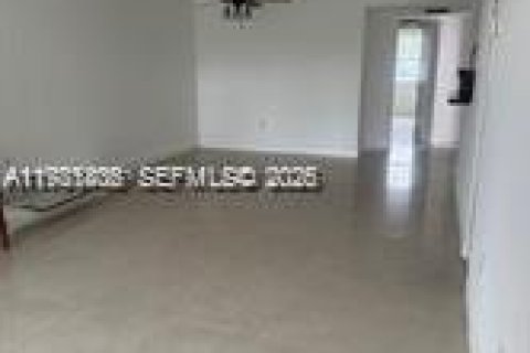 Copropriété à louer à Doral, Floride: 2 chambres, 102.66 m2 № 2043027 - photo 13