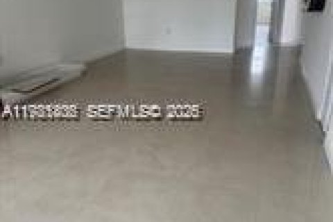 Copropriété à louer à Doral, Floride: 2 chambres, 102.66 m2 № 2043027 - photo 2