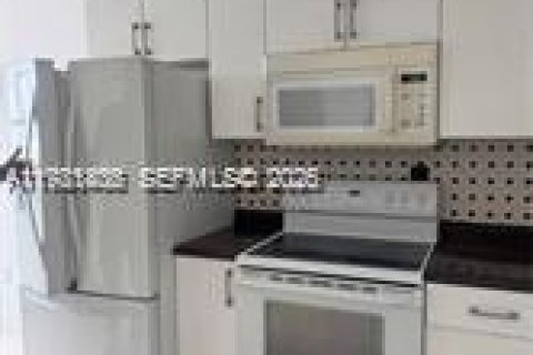 Copropriété à louer à Doral, Floride: 2 chambres, 102.66 m2 № 2043027 - photo 7