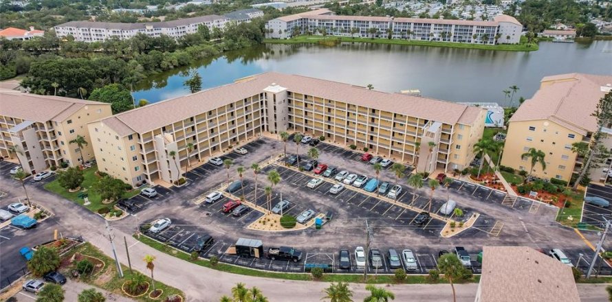 Condo in Bradenton, Florida, 2 bedrooms  № 1805921