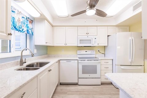 Condo in Bradenton, Florida, 2 bedrooms  № 1805921 - photo 9