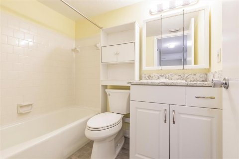 Condo in Bradenton, Florida, 2 bedrooms  № 1805921 - photo 24