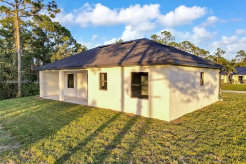 House in Lehigh Acres, Florida 3 bedrooms, 140.56 sq.m. № 2044308 - photo 29