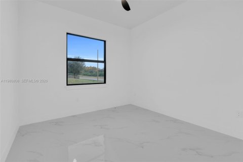 House in Lehigh Acres, Florida 3 bedrooms, 140.56 sq.m. № 2044308 - photo 18