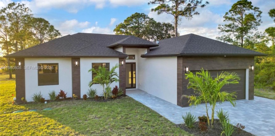 House in Lehigh Acres, Florida 3 bedrooms, 140.56 sq.m. № 2044308