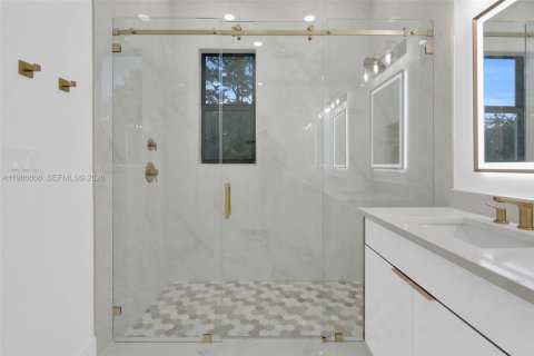 House in Lehigh Acres, Florida 3 bedrooms, 140.56 sq.m. № 2044308 - photo 23