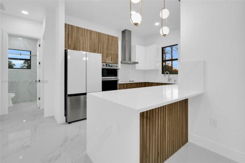 House in Lehigh Acres, Florida 3 bedrooms, 140.56 sq.m. № 2044308 - photo 12