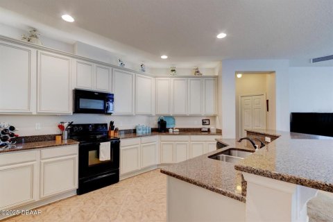 House in Daytona Beach, Florida 4 bedrooms, 184.23 sq.m. № 2094350 - photo 3