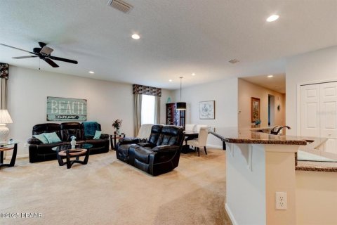 House in Daytona Beach, Florida 4 bedrooms, 184.23 sq.m. № 2094350 - photo 4