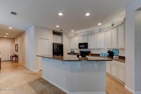 House in Daytona Beach, Florida 4 bedrooms, 184.23 sq.m. № 2094350 - photo 11