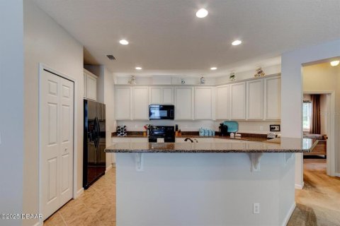 House in Daytona Beach, Florida 4 bedrooms, 184.23 sq.m. № 2094350 - photo 12