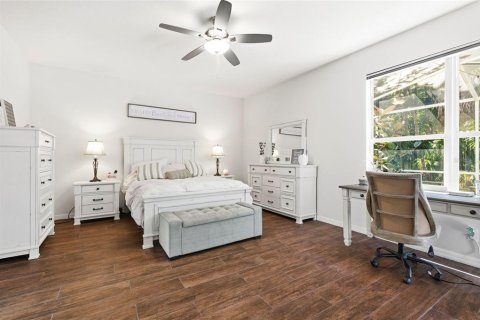 Casa en venta en Wesley Chapel, Florida, 6 dormitorios, 396.32 m2 № 2200921 - foto 18